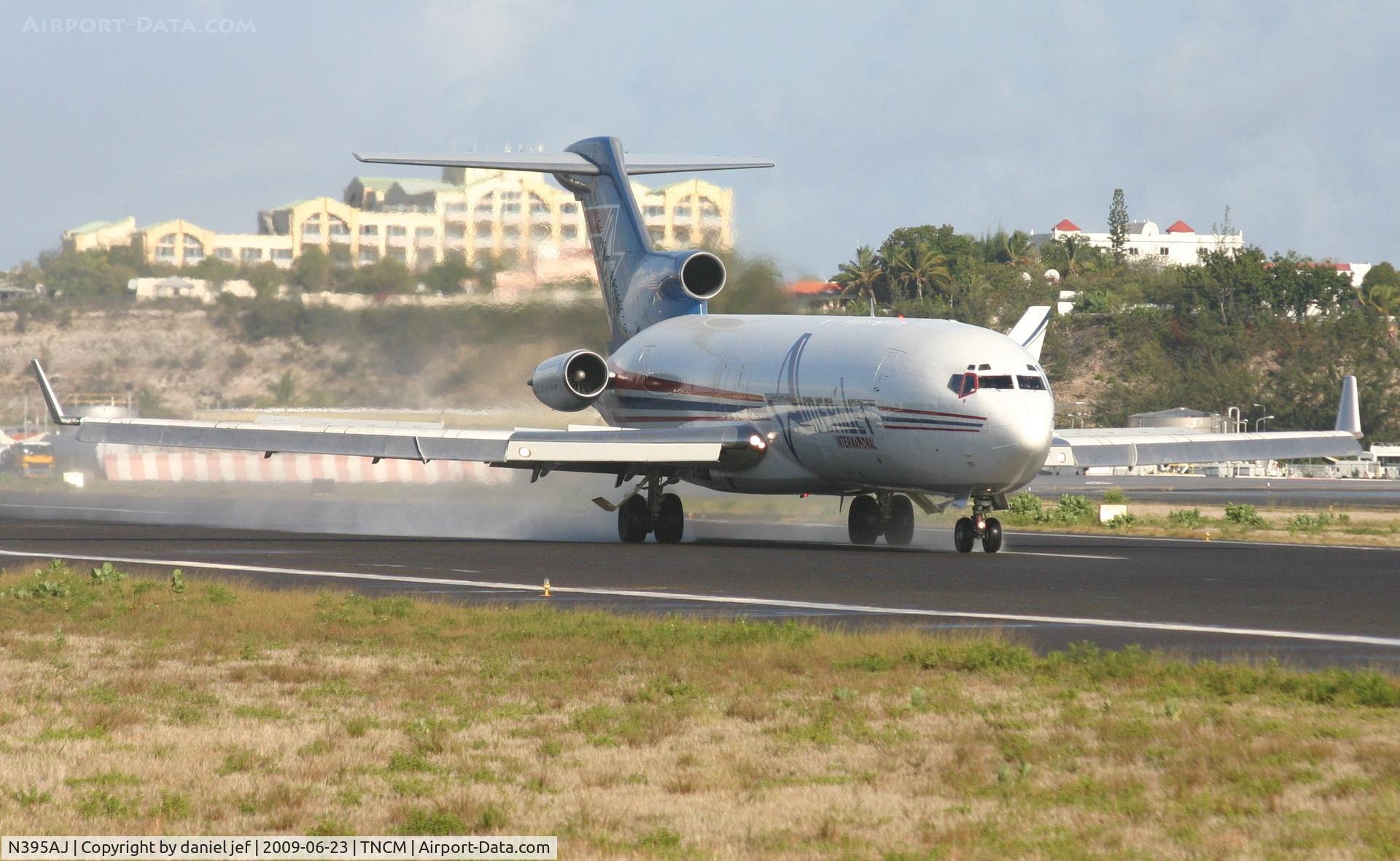 N395AJ, 1975 Boeing 727-233F C/N 21100, Landing 10
