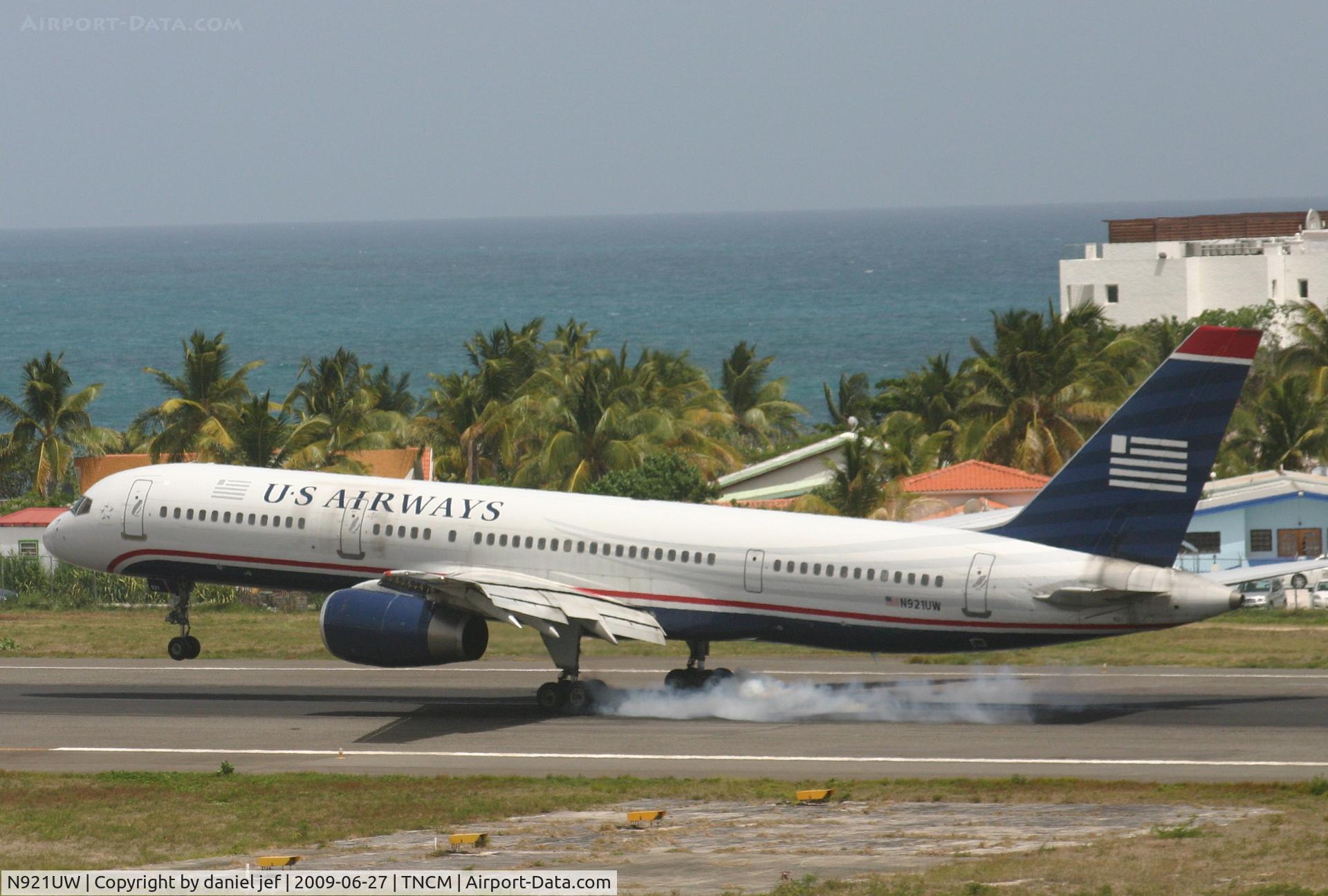 N921UW, 1983 Boeing 757-225 C/N 22201, Landing 10