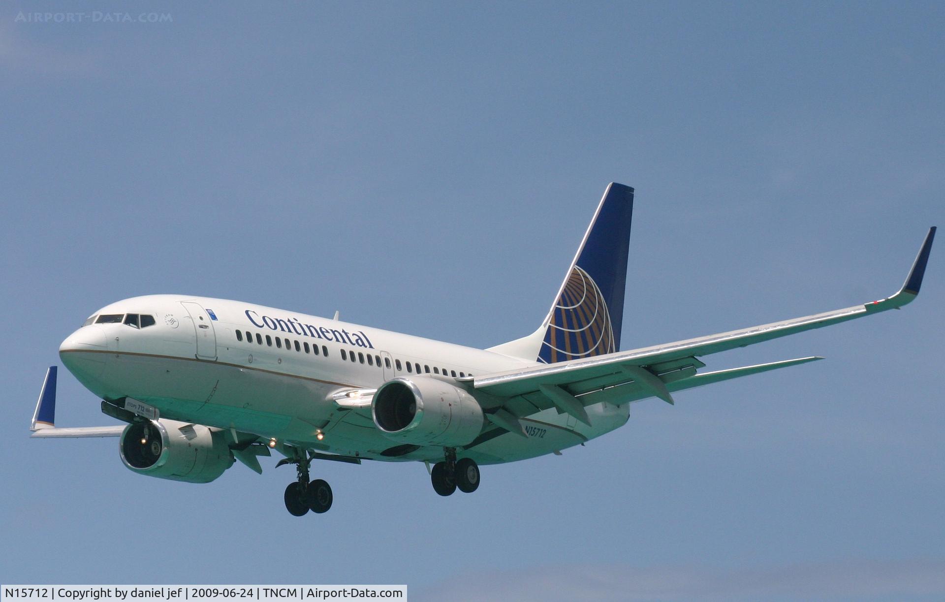N15712, 1998 Boeing 737-724 C/N 28783, Landing 10