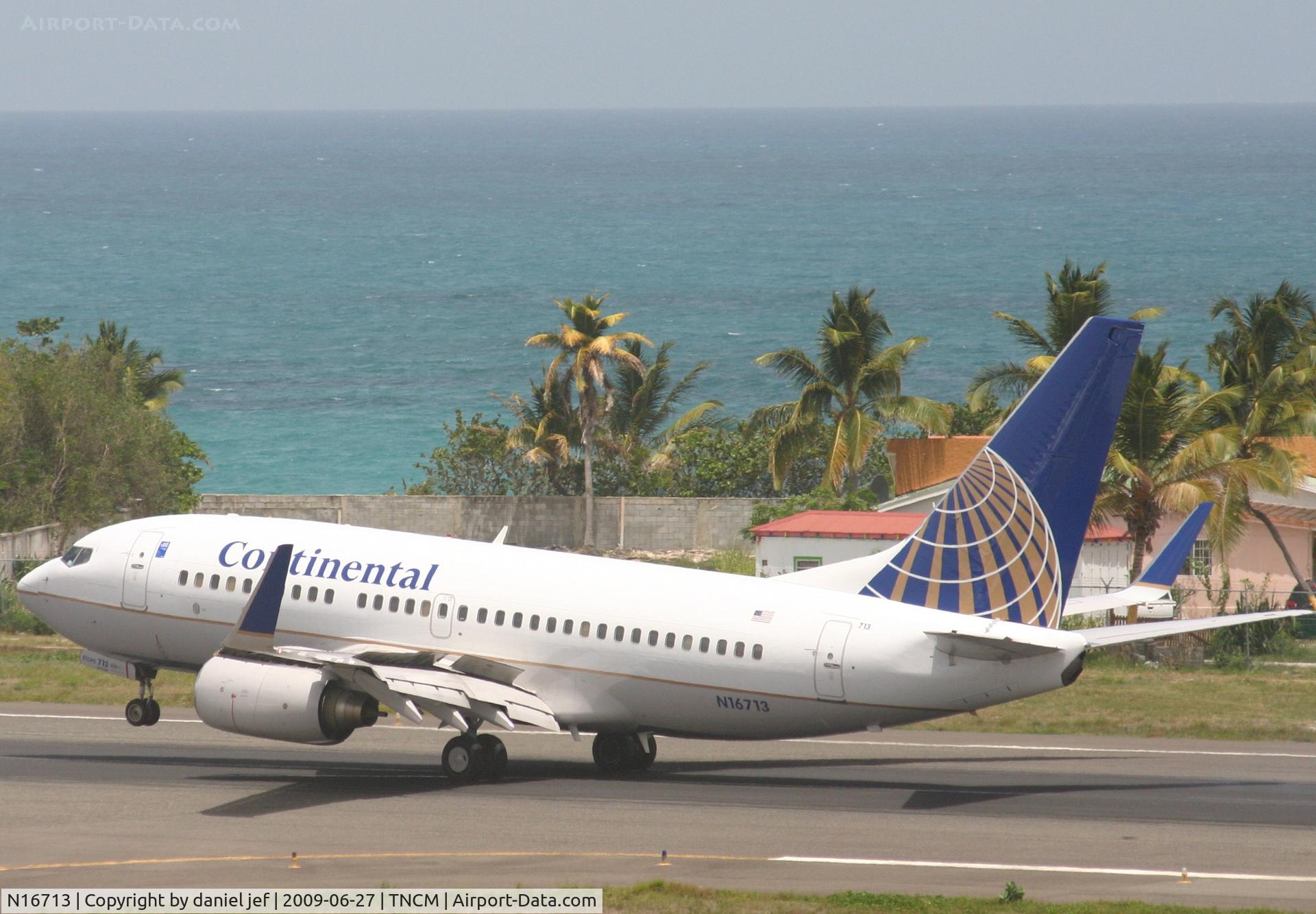 N16713, 1998 Boeing 737-724 C/N 28784, Landing 10