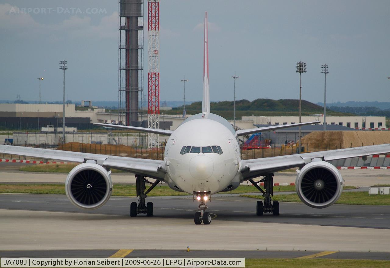 JA708J, 2004 Boeing 777-246/ER C/N 32895, taxi to the active