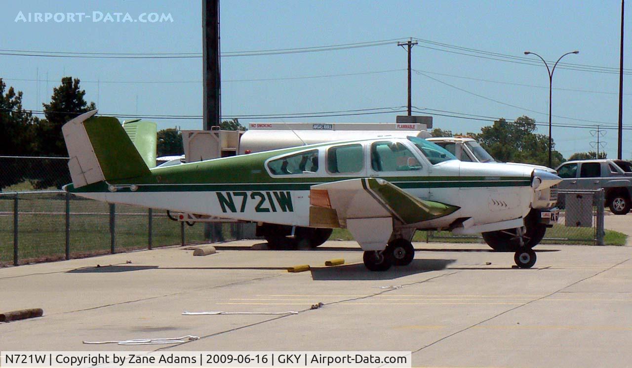 N721W, Beech V35B Bonanza C/N D-9361, At Arlington Municipal