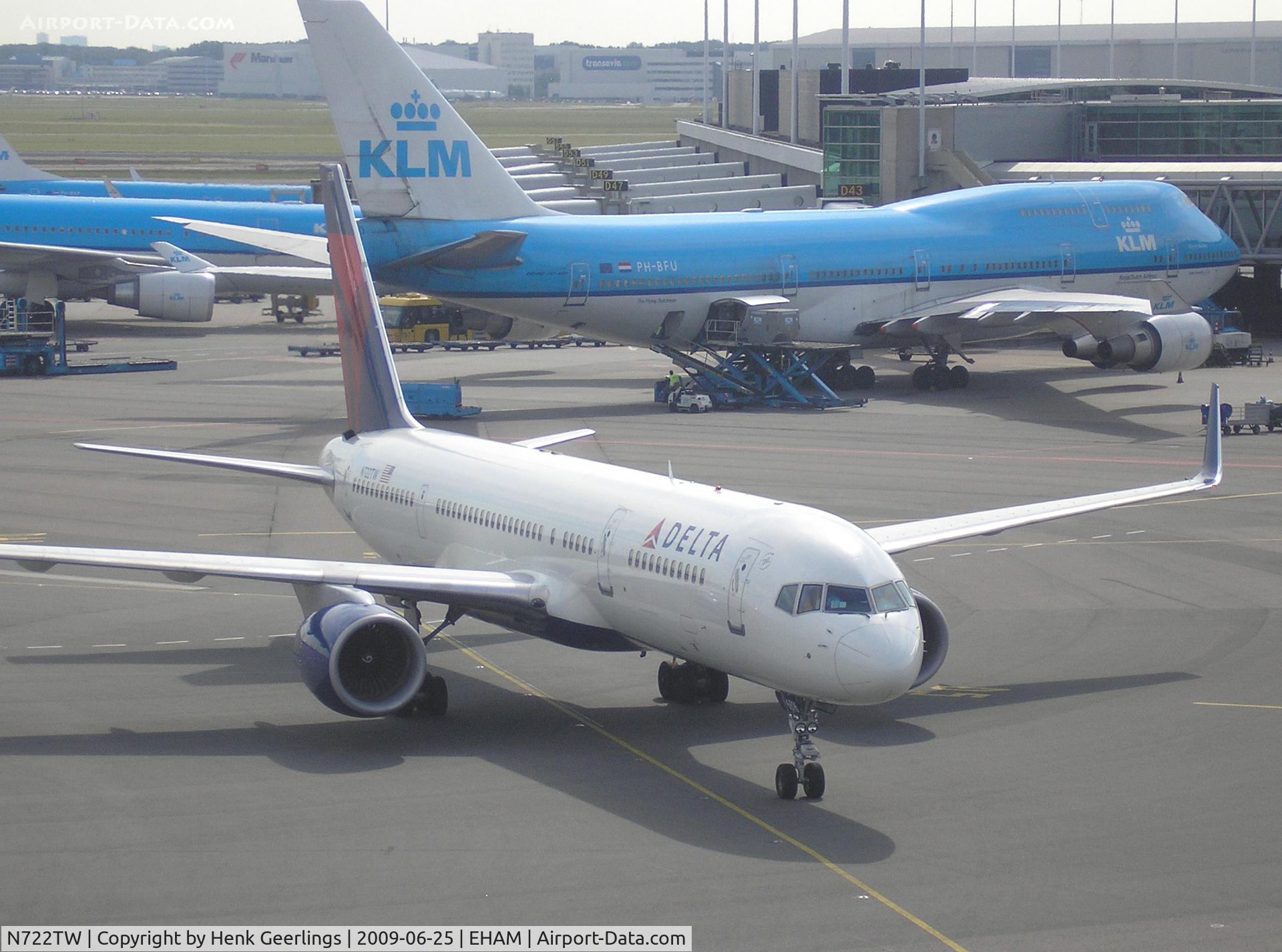 N722TW, 1999 Boeing 757-231 C/N 29385, Schiphol Airport arrival