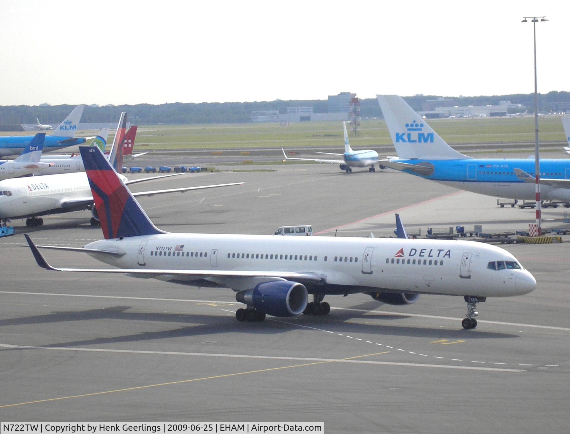 N722TW, 1999 Boeing 757-231 C/N 29385, Schiphol Airport arrival