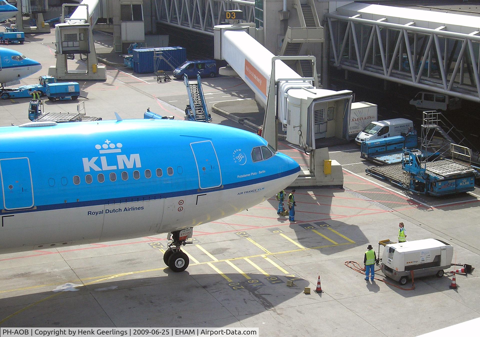 PH-AOB, 2005 Airbus A330-203 C/N 686, Schiphol Airport arrival