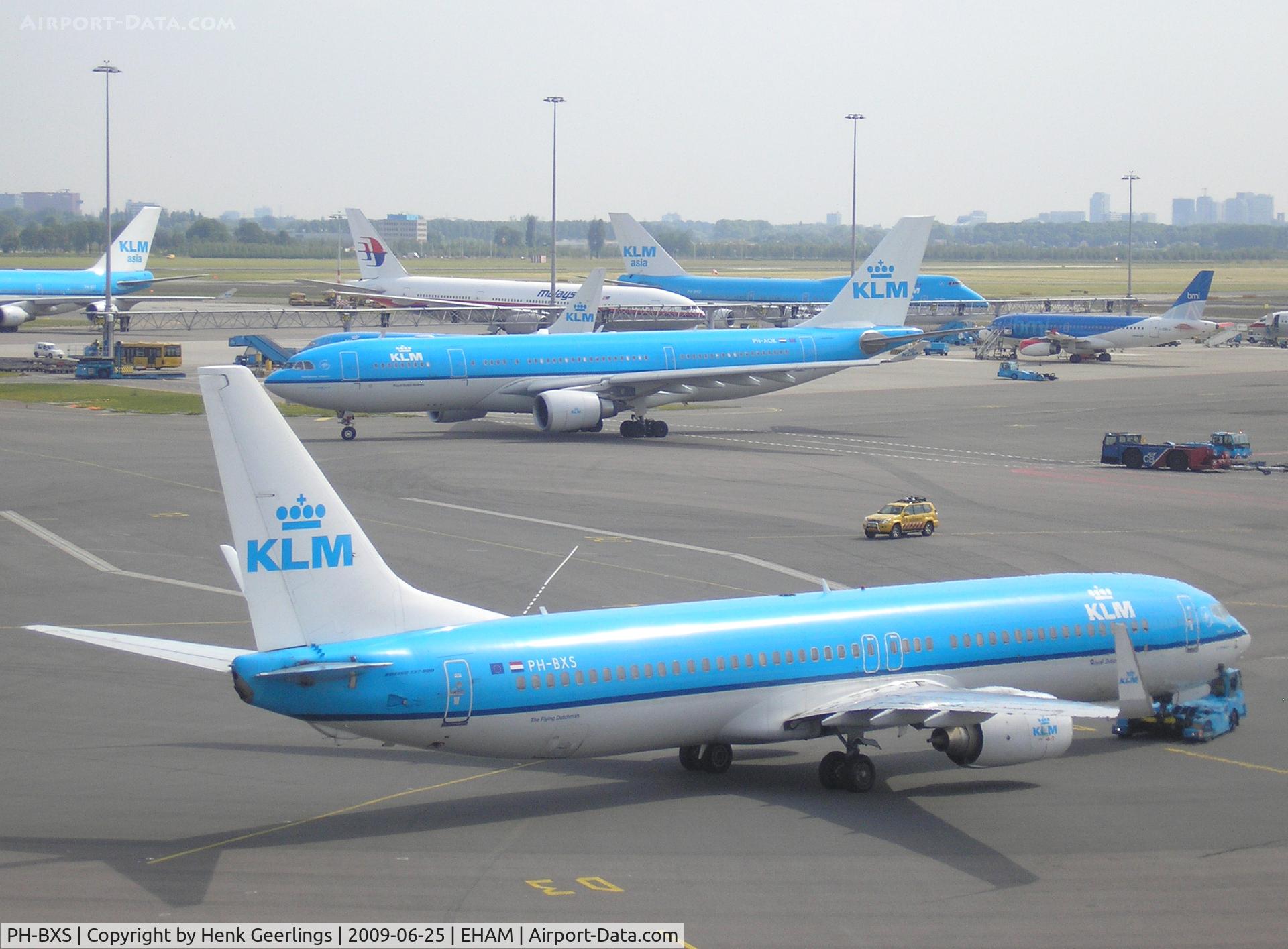 PH-BXS, 2001 Boeing 737-9K2 C/N 29602, Schiphol Airport , push back for departure