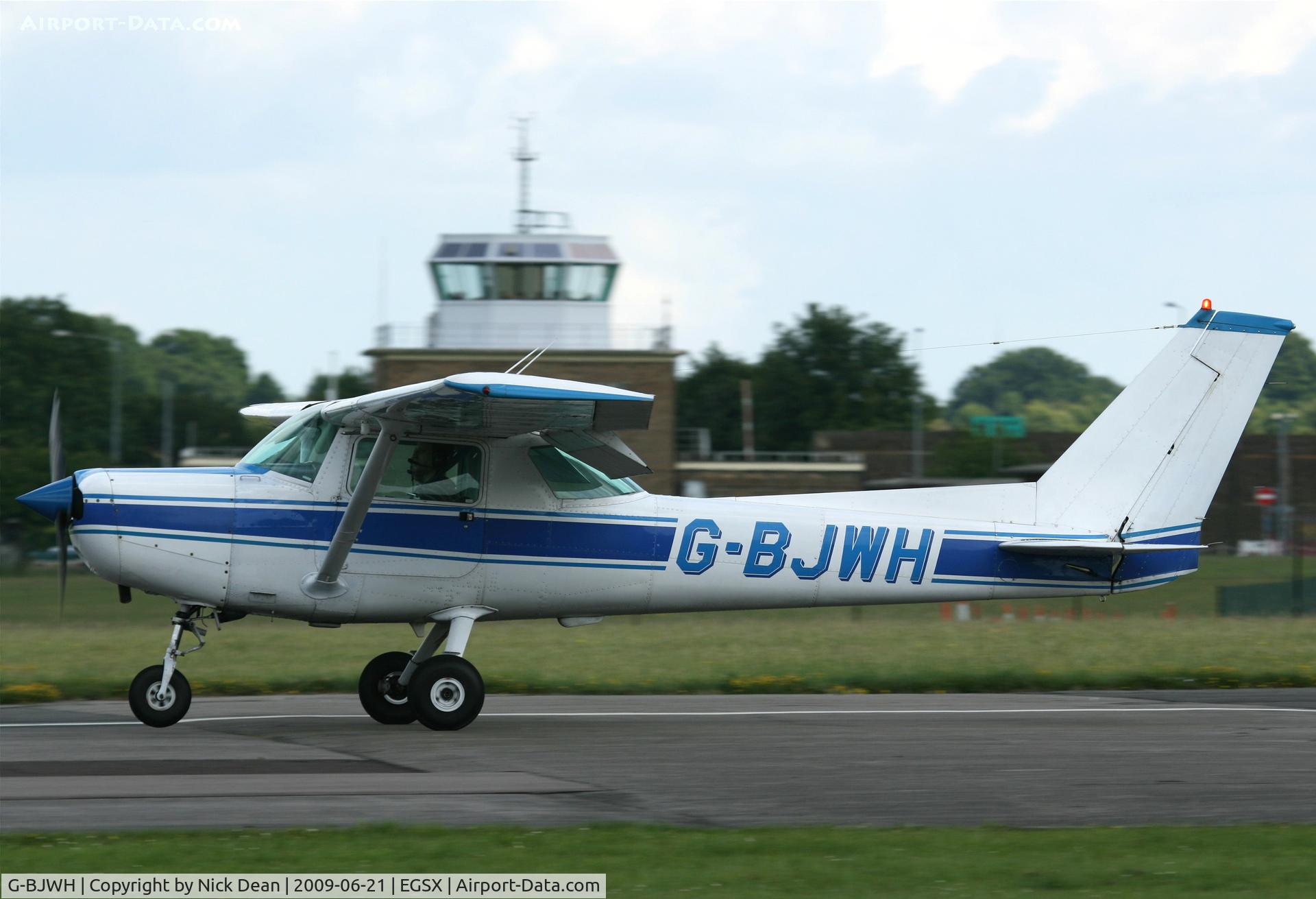 G-BJWH, 1982 Reims F152 C/N 1919, EGSX
