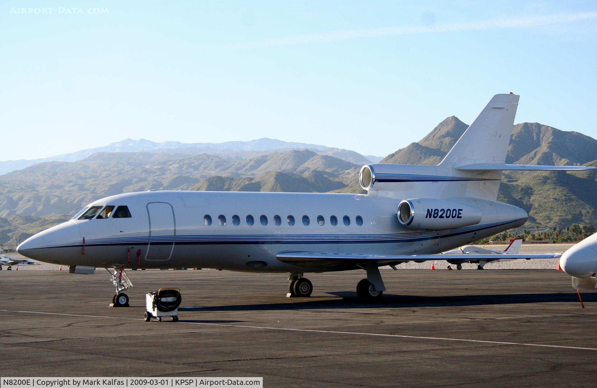N8200E, 1987 Dassault-Breguet Falcon (Mystere) 900 C/N 34, Emerson Electric Falcon 900, N8200E on the Signature ramp KPSP