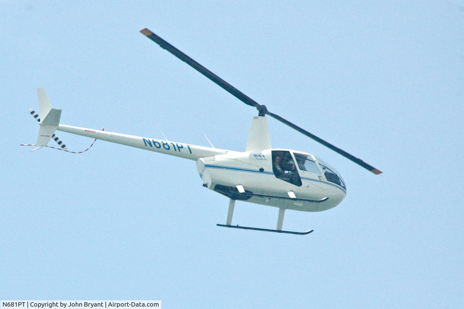 N681PT, 2007 Robinson R44 II C/N 11587, Chopper flies along Tamarack Beach, Carlsbad
