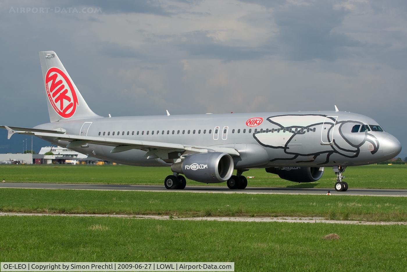 OE-LEO, 2006 Airbus A320-214 C/N 2668, OE-LEO @ Linz Airport