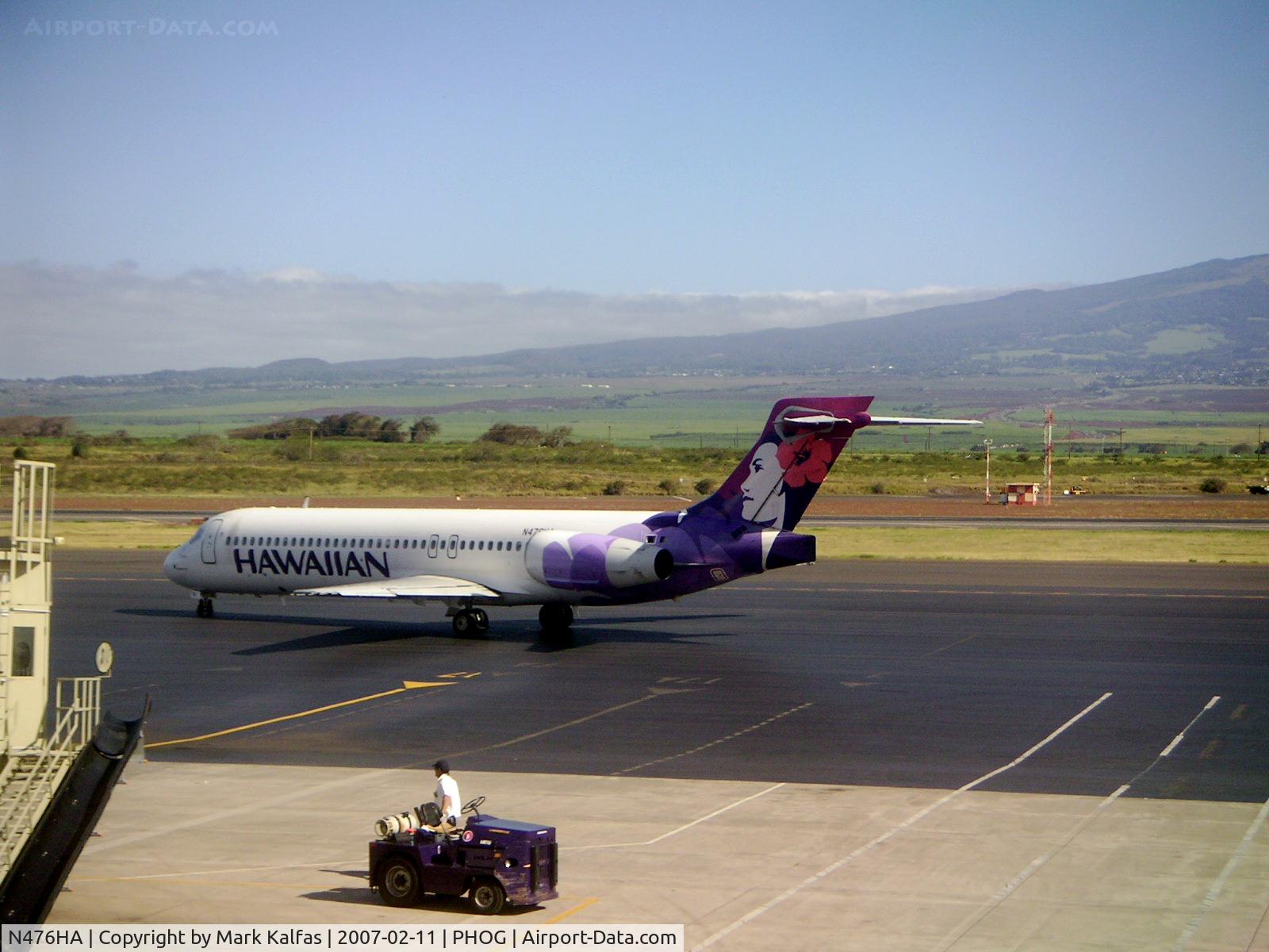 N476HA, 2001 Boeing 717-200 C/N 55118, Push back for a quick trip to PHNL...