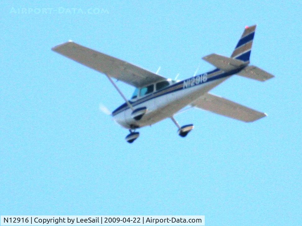 N12916, 1973 Cessna 172M C/N 17262369, Overflying Forest Lake, MN