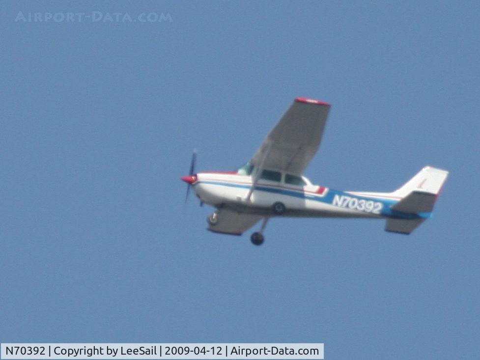 N70392, 1976 Cessna 172M C/N 17267211, Overflying Forest Lake, MN