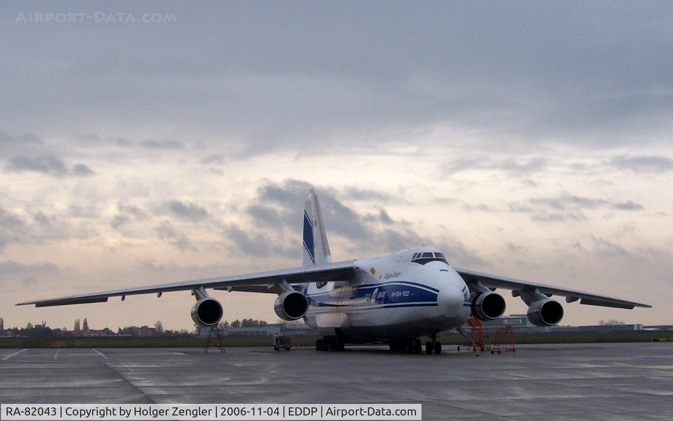 RA-82043, 1990 Antonov An-124-100 Ruslan C/N 9773054155101/0607, Big Baby in bad weather