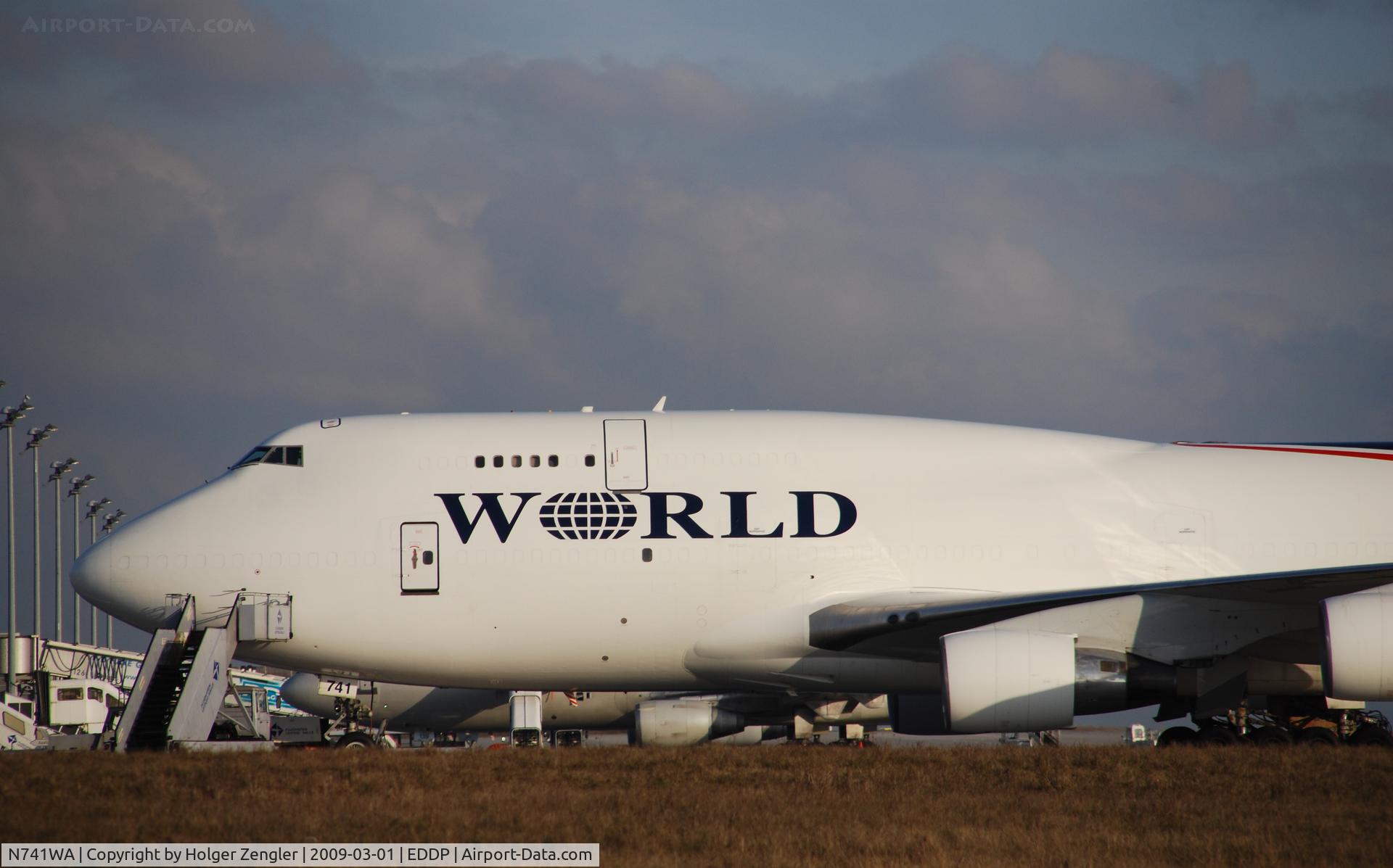 N741WA, 1993 Boeing 747-4H6 C/N 25702, Detail of a large one (II)