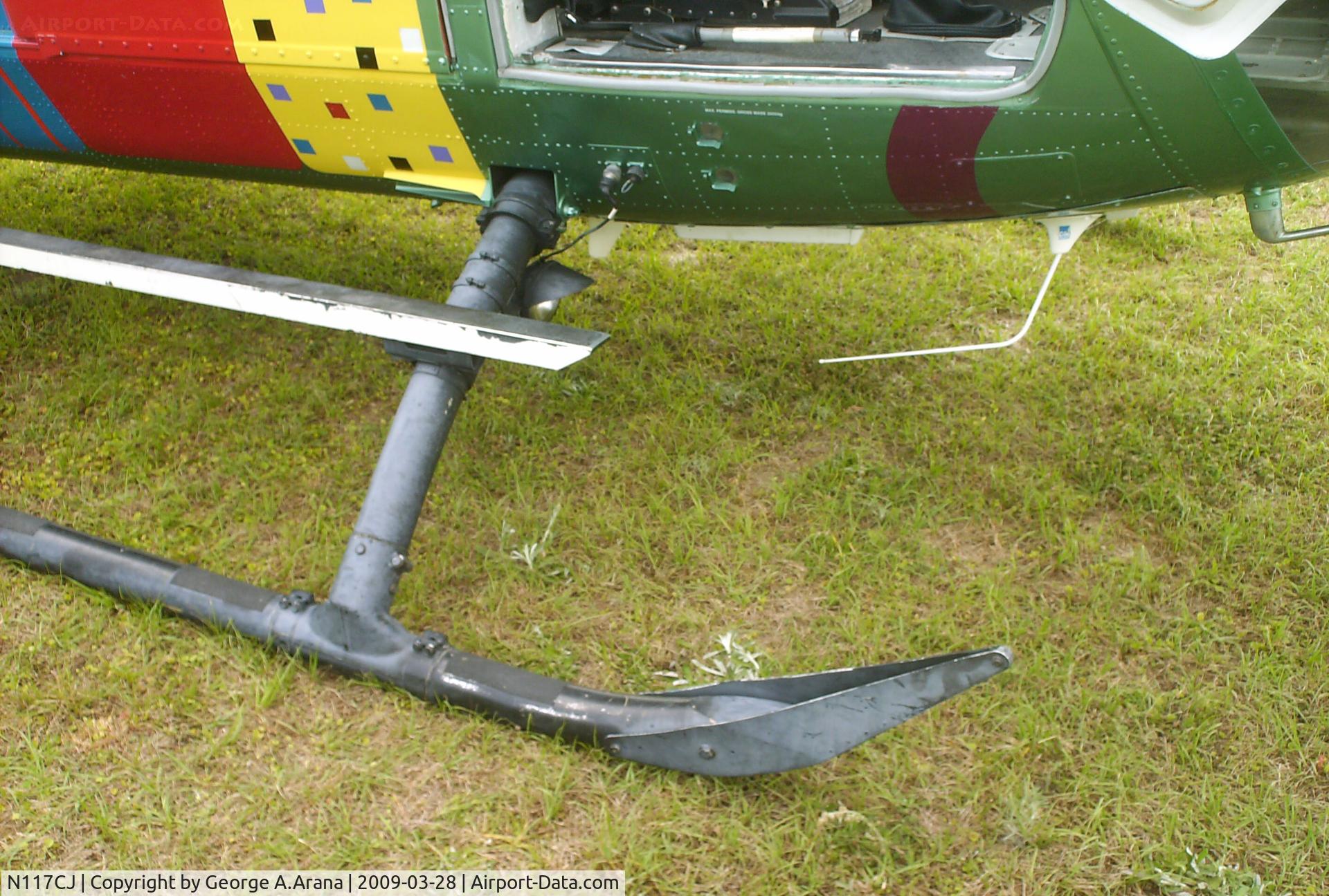 N117CJ, 1984 Eurocopter-Kawasaki BK-117A-3 C/N 7051, Starboard skid and wirecutter blade