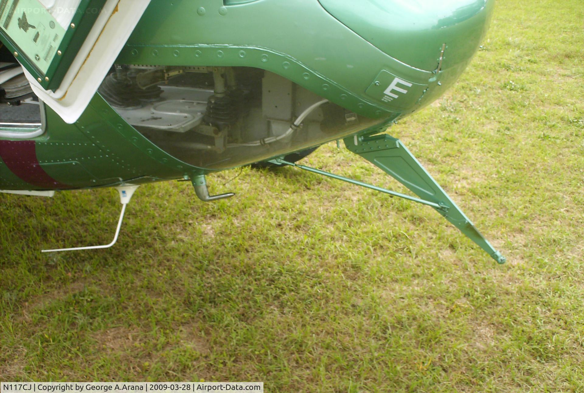 N117CJ, 1984 Eurocopter-Kawasaki BK-117A-3 C/N 7051, Bottom wirestrike cutter