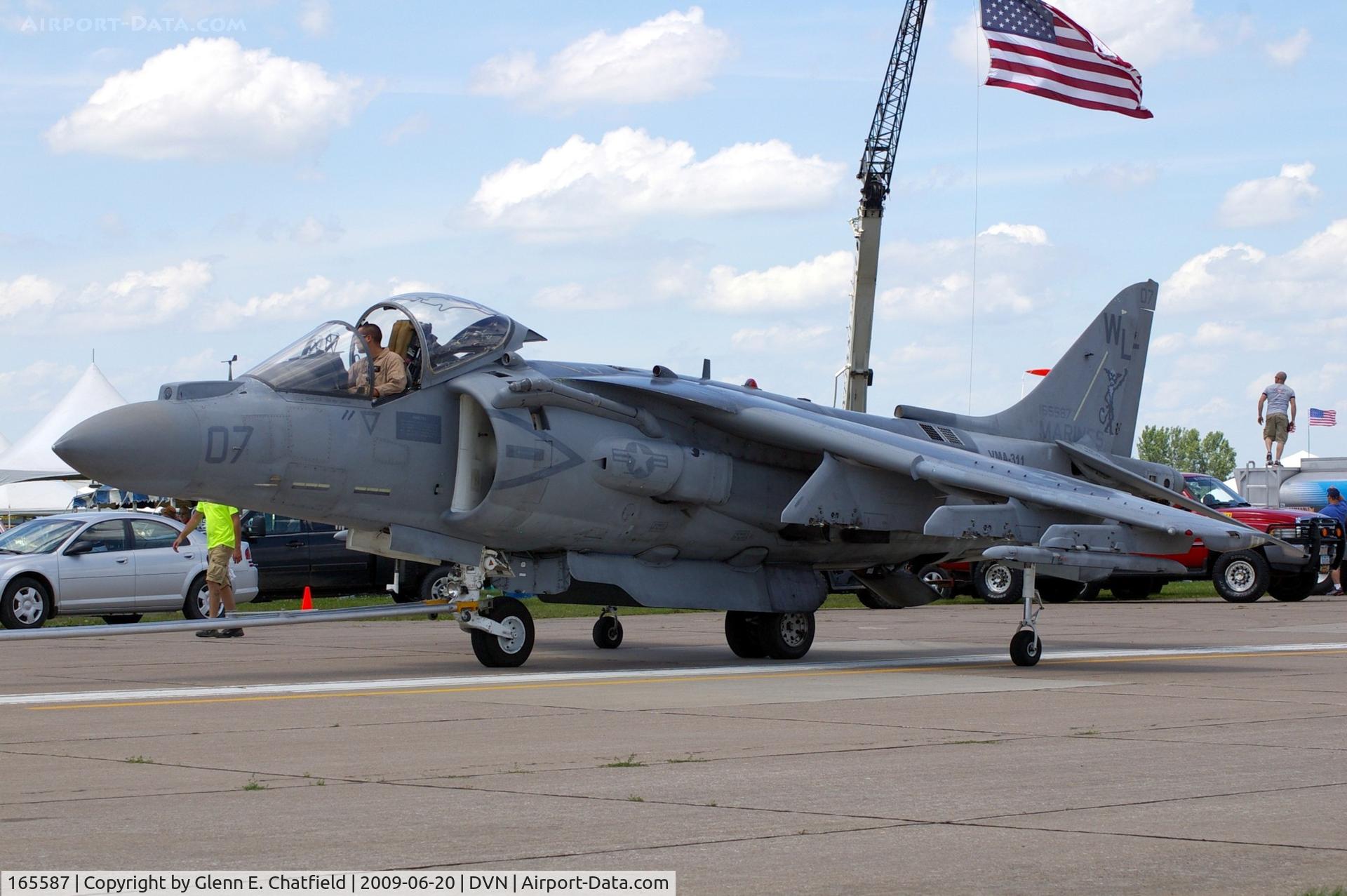 165587, Boeing AV-8B+(R)-27-MC Harrier II Plus C/N B324, Quad Cities Air Show, Taxiing to position for take-off