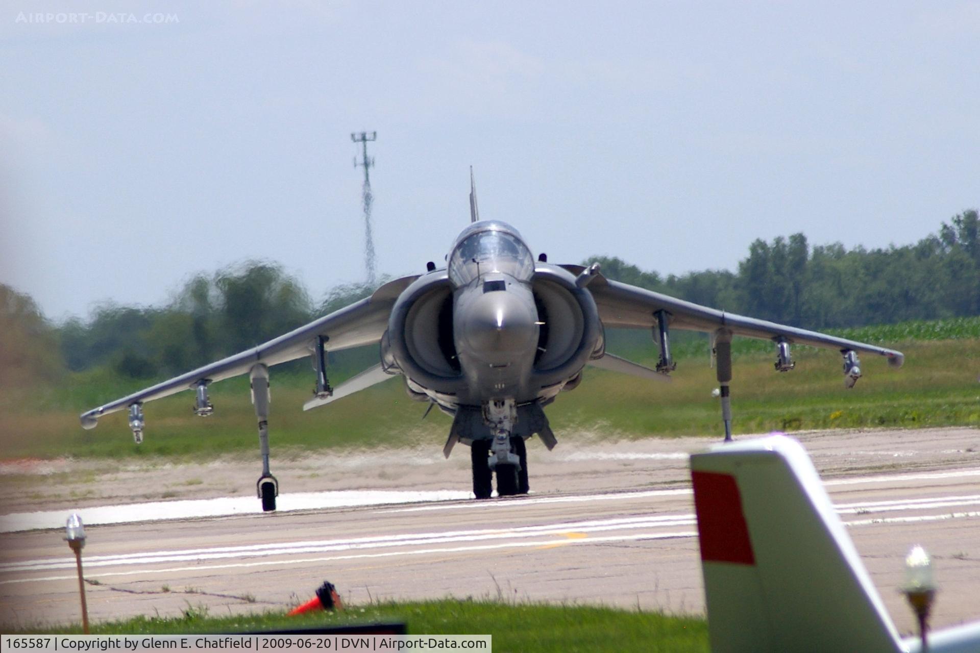 165587, Boeing AV-8B+(R)-27-MC Harrier II Plus C/N B324, Quad Cities Air Show, ready for take-off