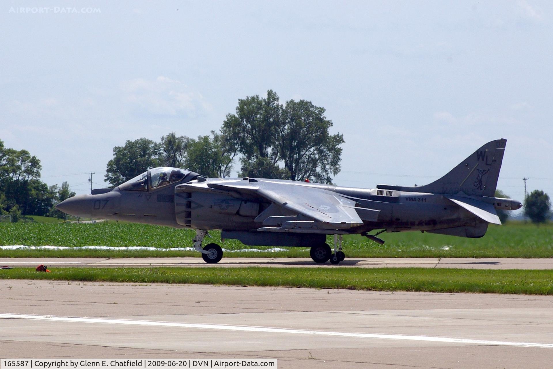 165587, Boeing AV-8B+(R)-27-MC Harrier II Plus C/N B324, Quad Cities Air Show, taxiing in after the display