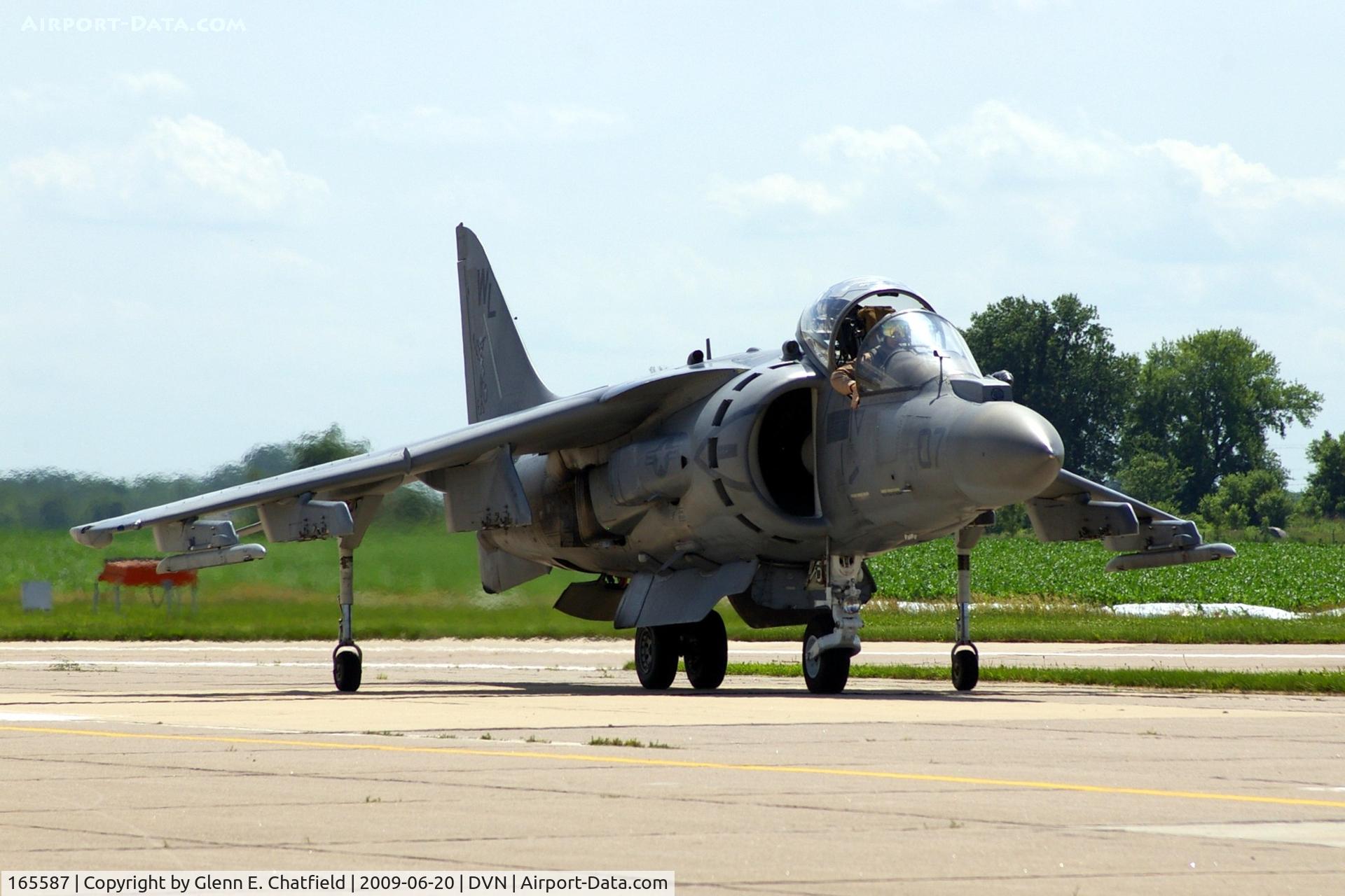165587, Boeing AV-8B+(R)-27-MC Harrier II Plus C/N B324, Quad Cities Air Show, taxiing in after the display
