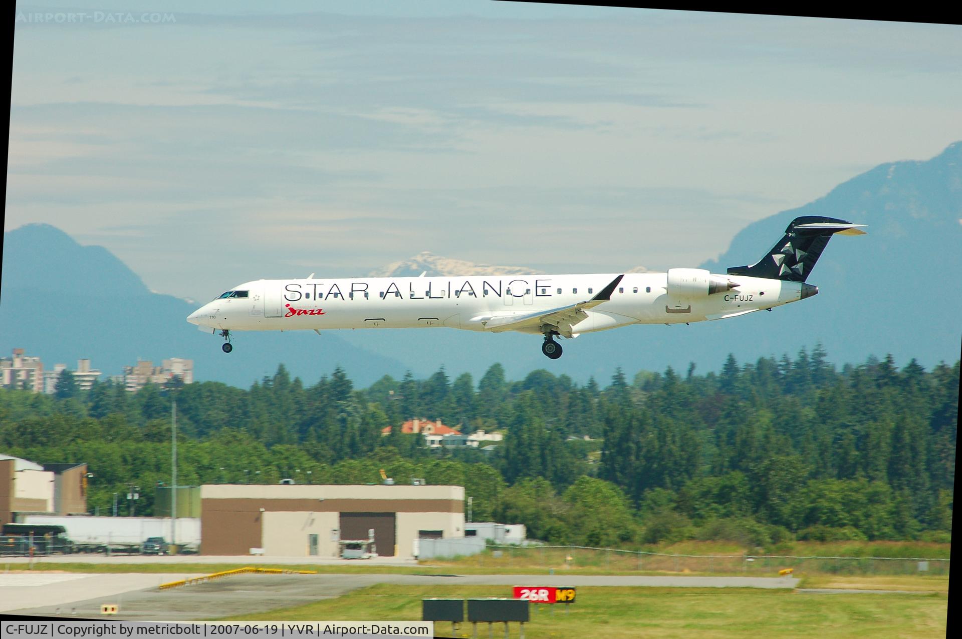 C-FUJZ, 2005 Bombardier CRJ-900 C/N 15048, Landing at YVR