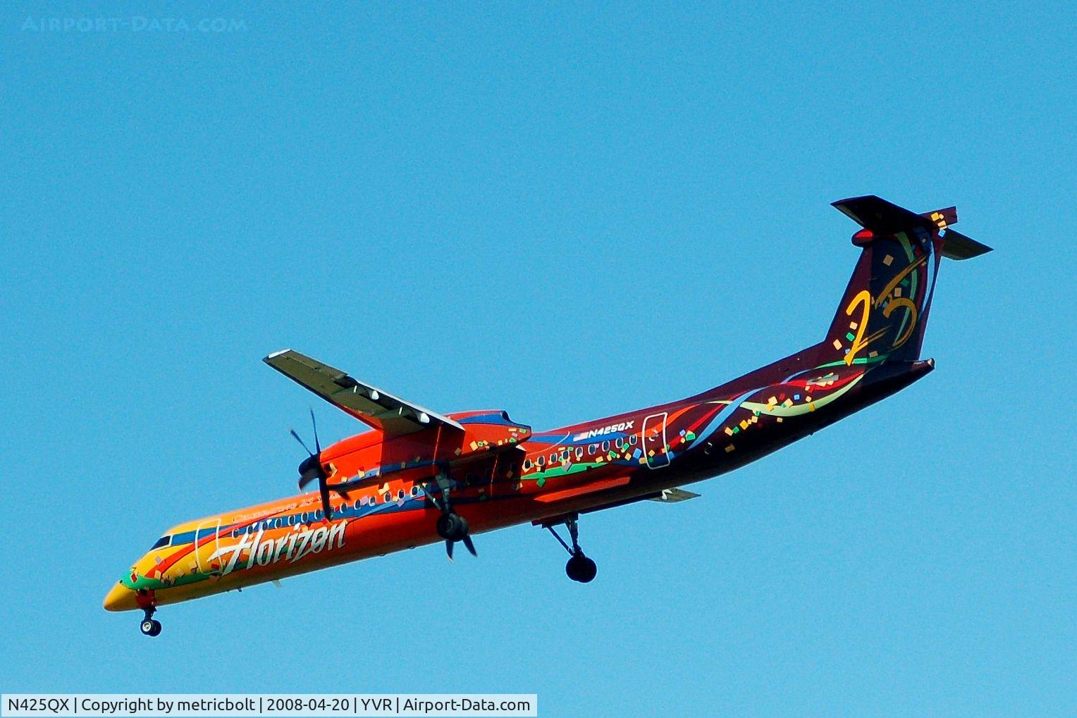 N425QX, 2001 De Havilland Canada DHC-8-402 Dash 8 C/N 4039, Landing at YVR