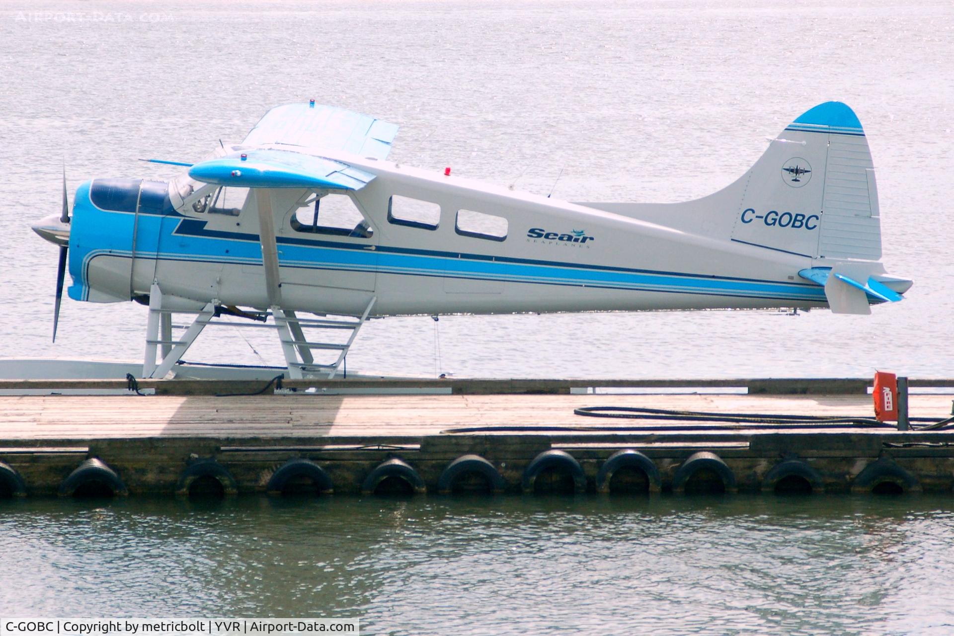 C-GOBC, 1964 De Havilland Canada DHC-2 MK. I C/N 1560, awaiting passengers