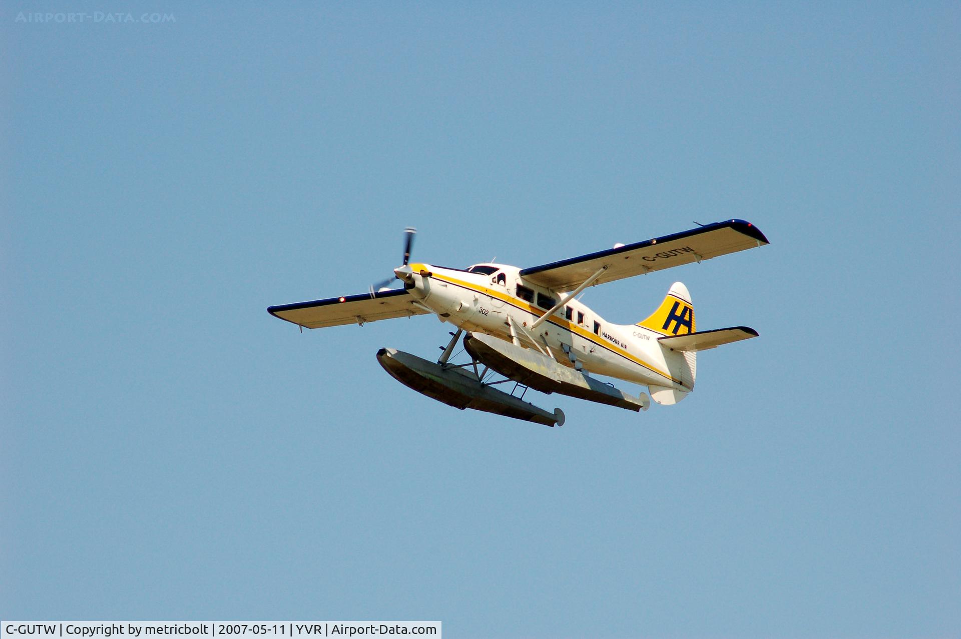 C-GUTW, 1960 De Havilland Canada DHC-3 Turbo Otter Otter C/N 405, take-off from Fraser River,May 2007