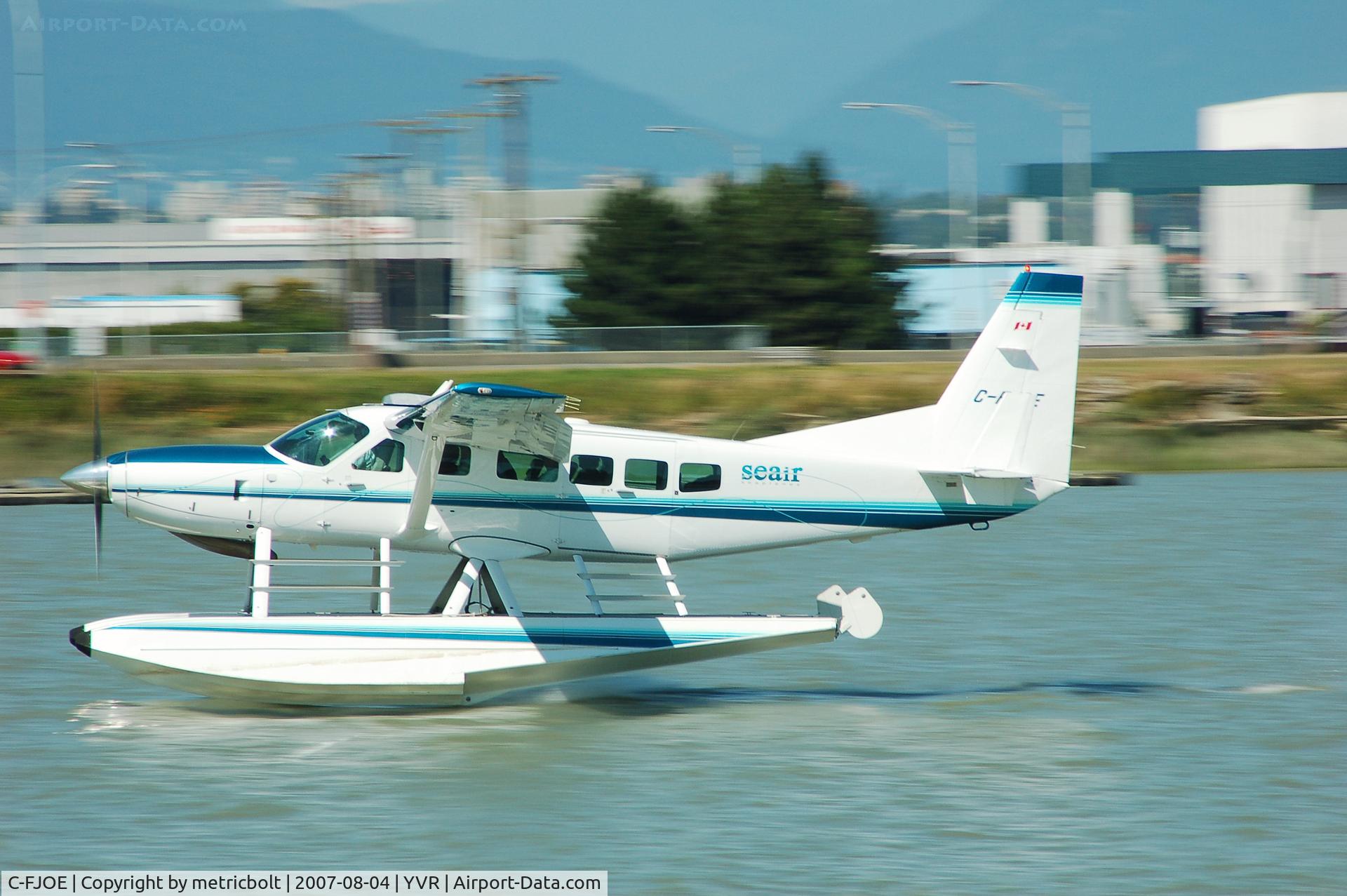 C-FJOE, 2005 Cessna 208 Caravan I C/N 20800390, Landing at YVR