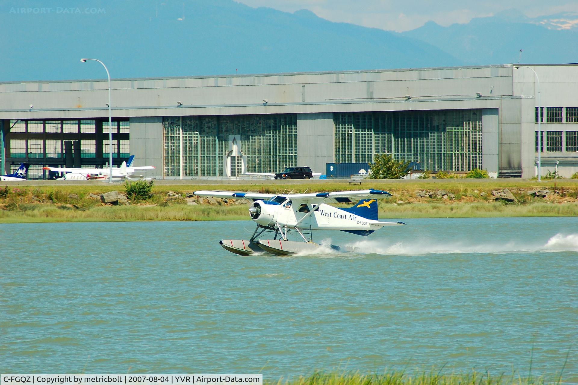 C-FGQZ, 1951 De Havilland Canada DHC-2 Beaver Mk.1 C/N 118, take-off from Fraser River
