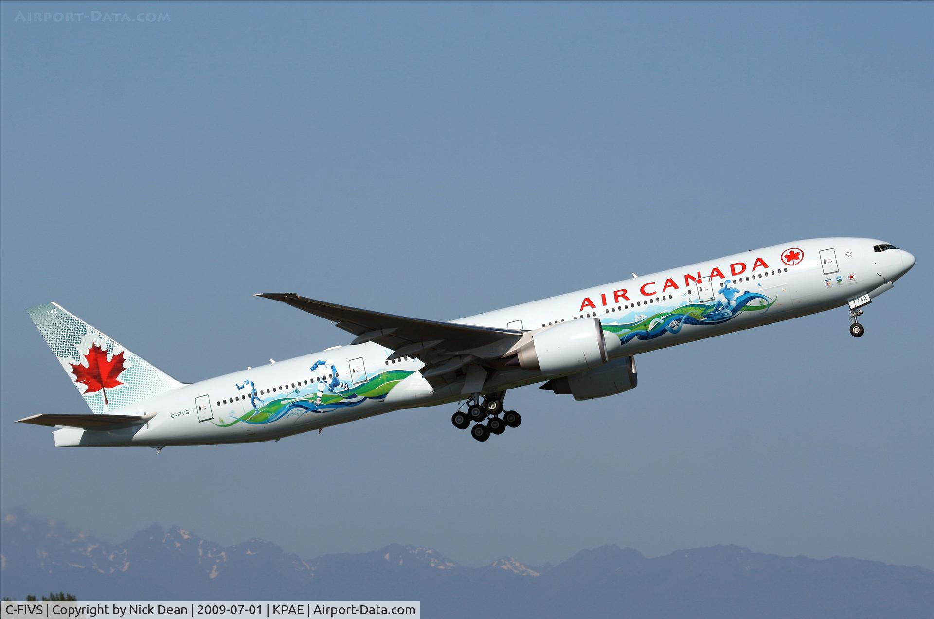 C-FIVS, 2009 Boeing 777-333/ER C/N 35784, KPAE