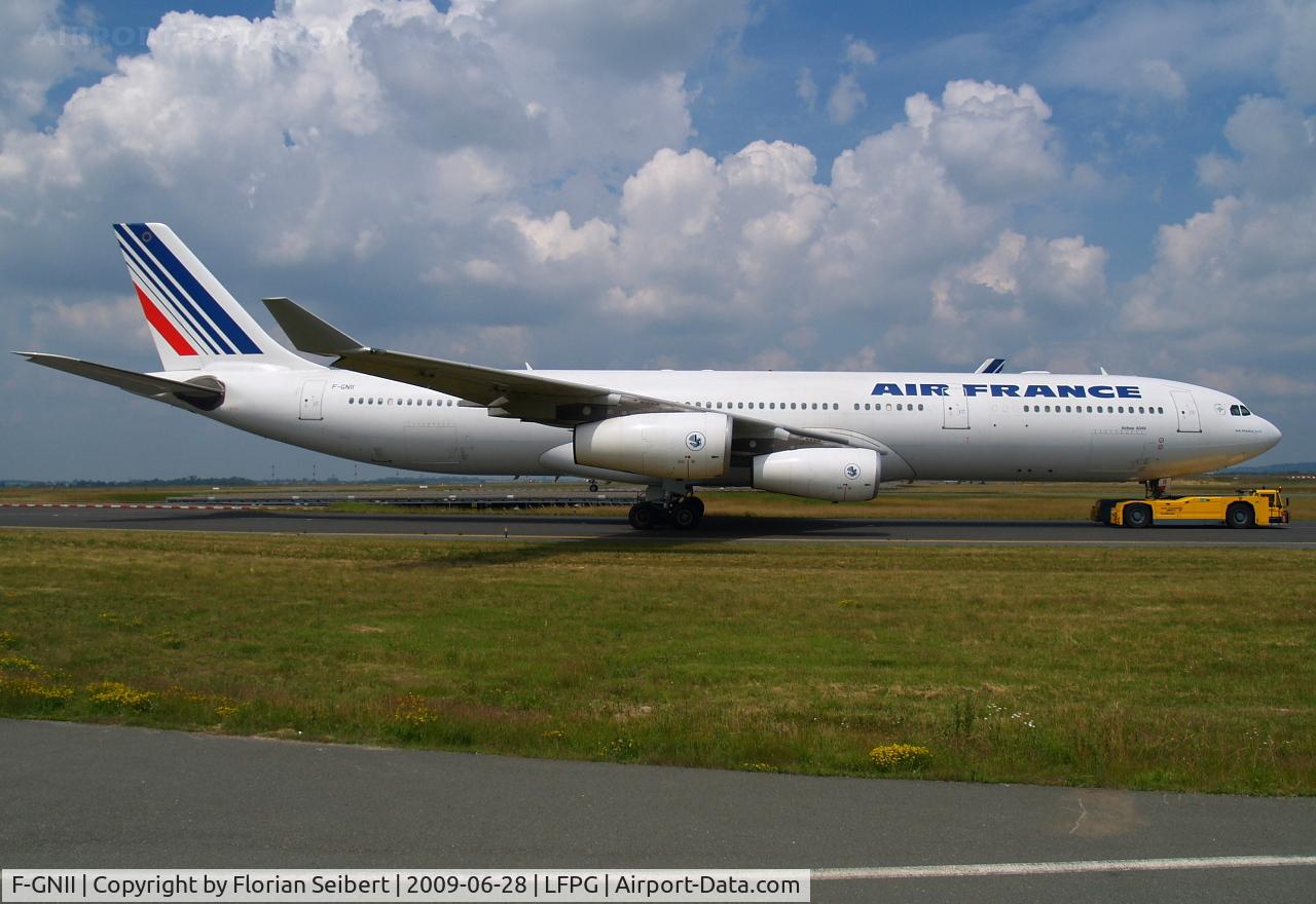 F-GNII, 2001 Airbus A340-313X C/N 399, getting towed to her gate
