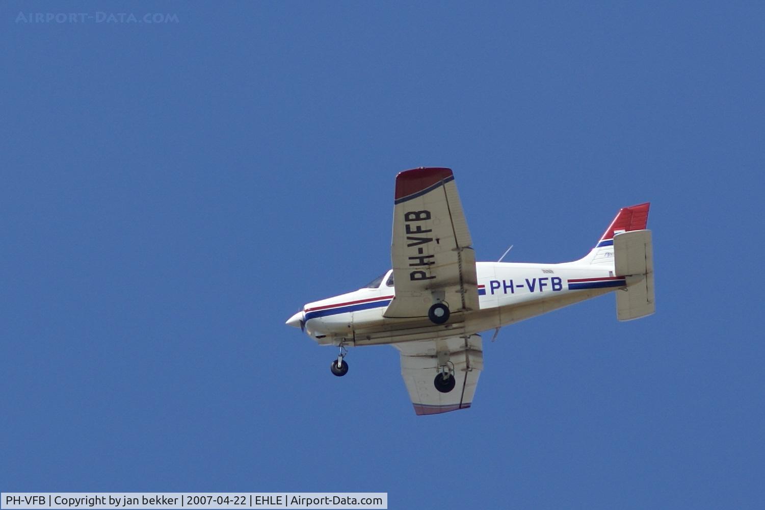 PH-VFB, 1994 Piper PA-28-161 C/N 2841361, Lelystad, just before landing