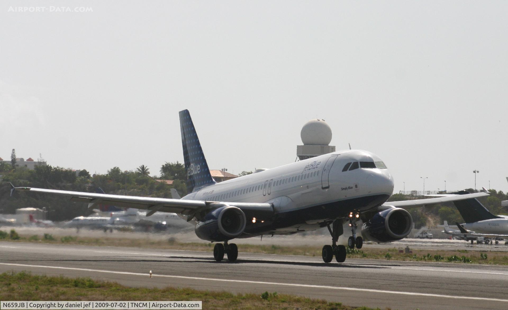 N659JB, 2007 Airbus A320-232 C/N 3190, taking off rn10