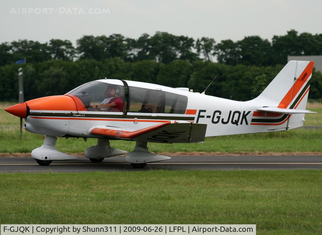 F-GJQK, Robin DR-400-120 C/N 1962, Arriving from light flight...