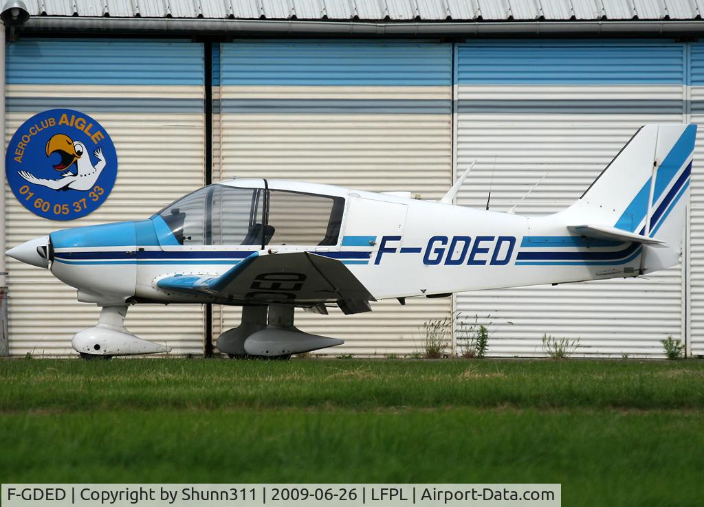 F-GDED, Robin DR-400-180 Regent C/N 1536, Parked in front of his airclub...