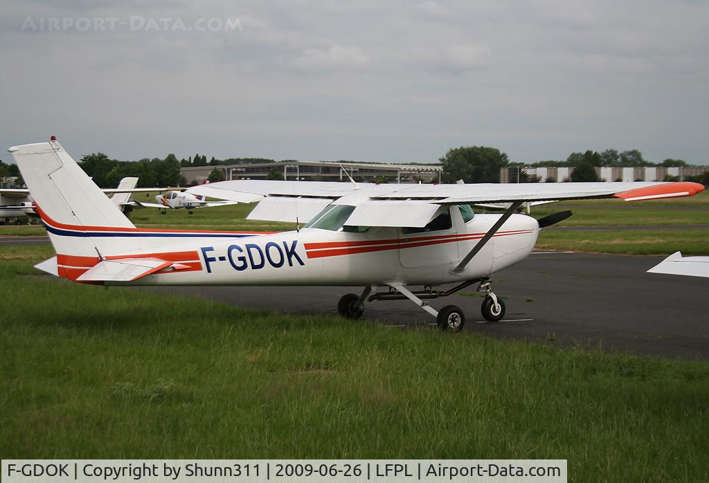 F-GDOK, Reims F152 C/N 1938, Parke in front of his airclub...