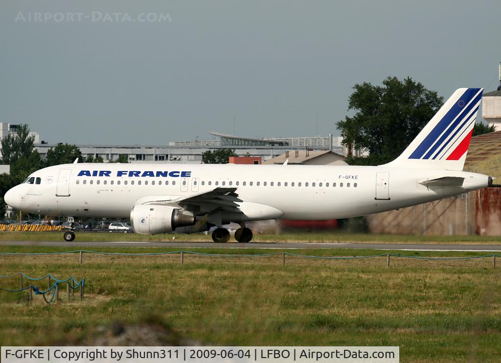 F-GFKE, 1988 Airbus A320-111 C/N 0019, Ready for take off rwy 32R