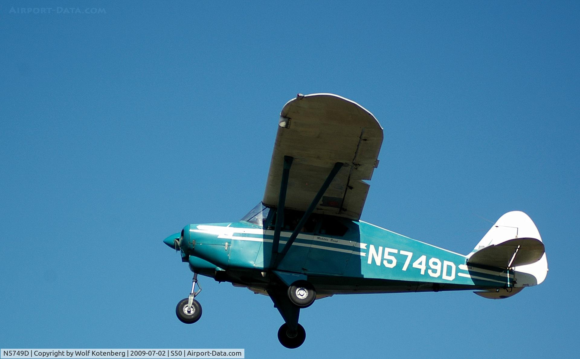 N5749D, 1956 Piper PA-22-150 Tri-Pacer C/N 22-4449, flying, on final