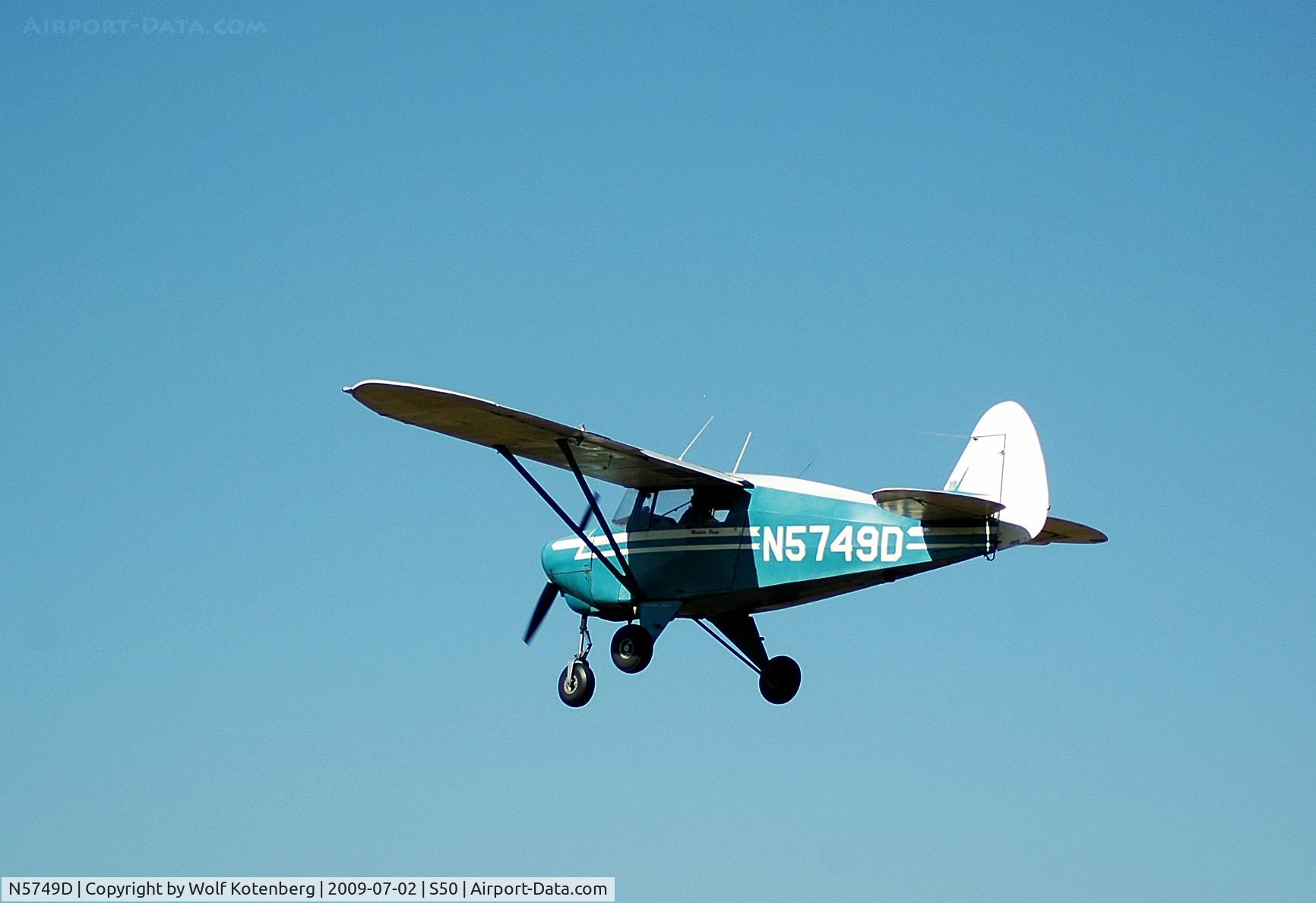 N5749D, 1956 Piper PA-22-150 Tri-Pacer C/N 22-4449, in flight