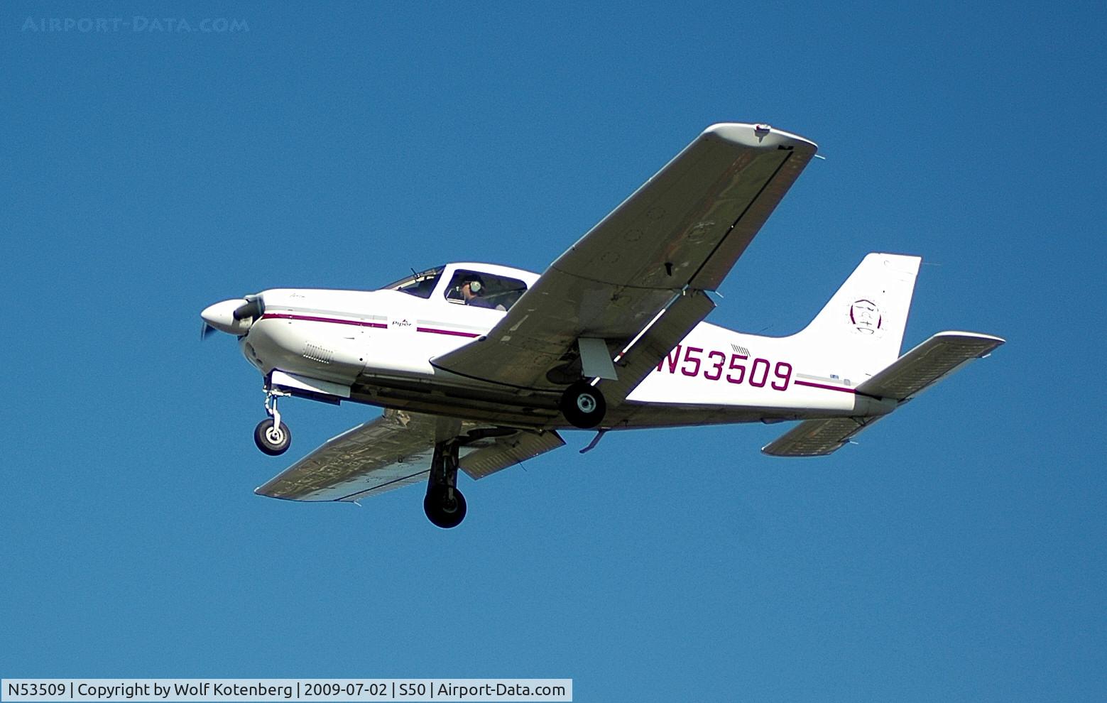N53509, 2002 Piper PA-28R-201 Cherokee Arrow III C/N 2844071, on final, going very fast