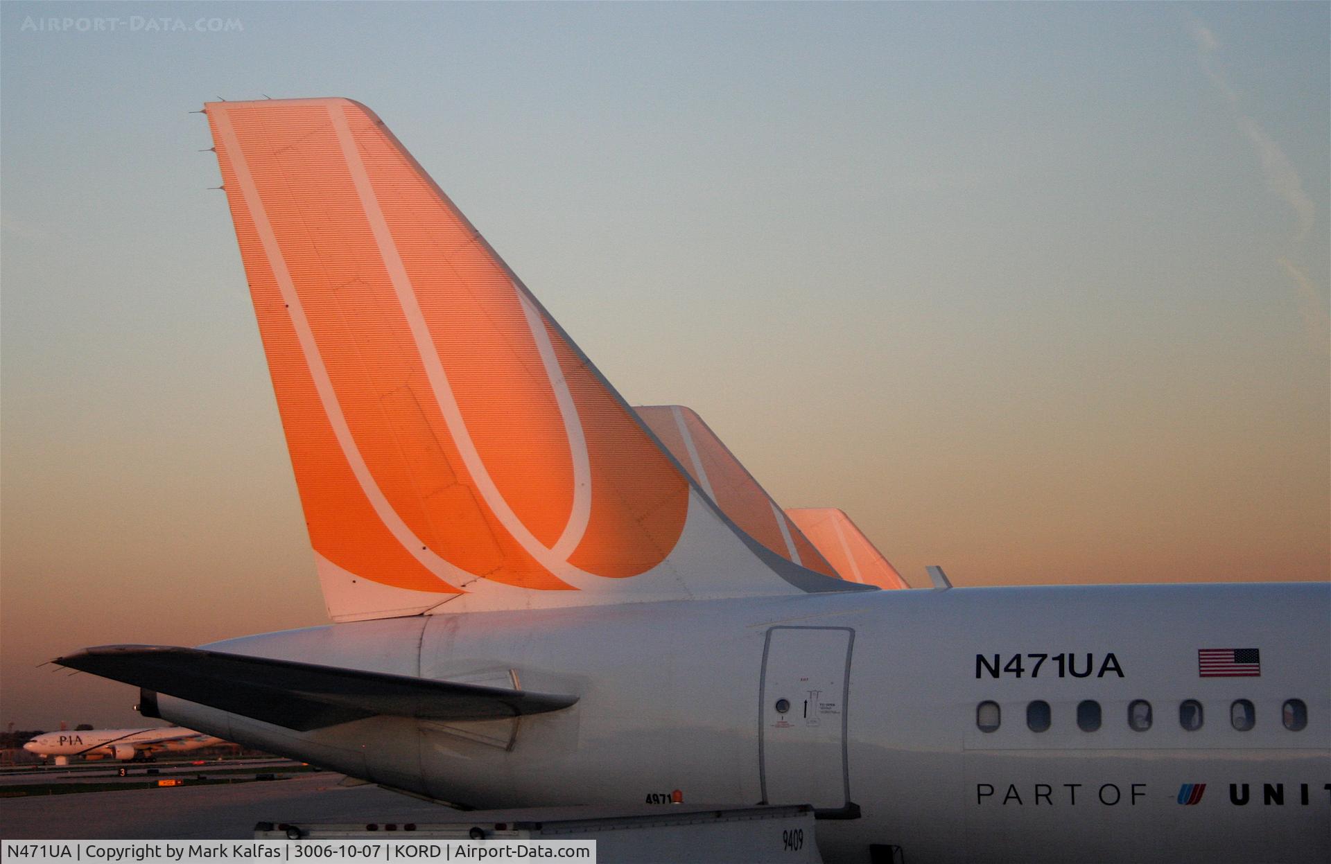 N471UA, 2001 Airbus A320-232 C/N 1432, The sun sets on the tails of TED...