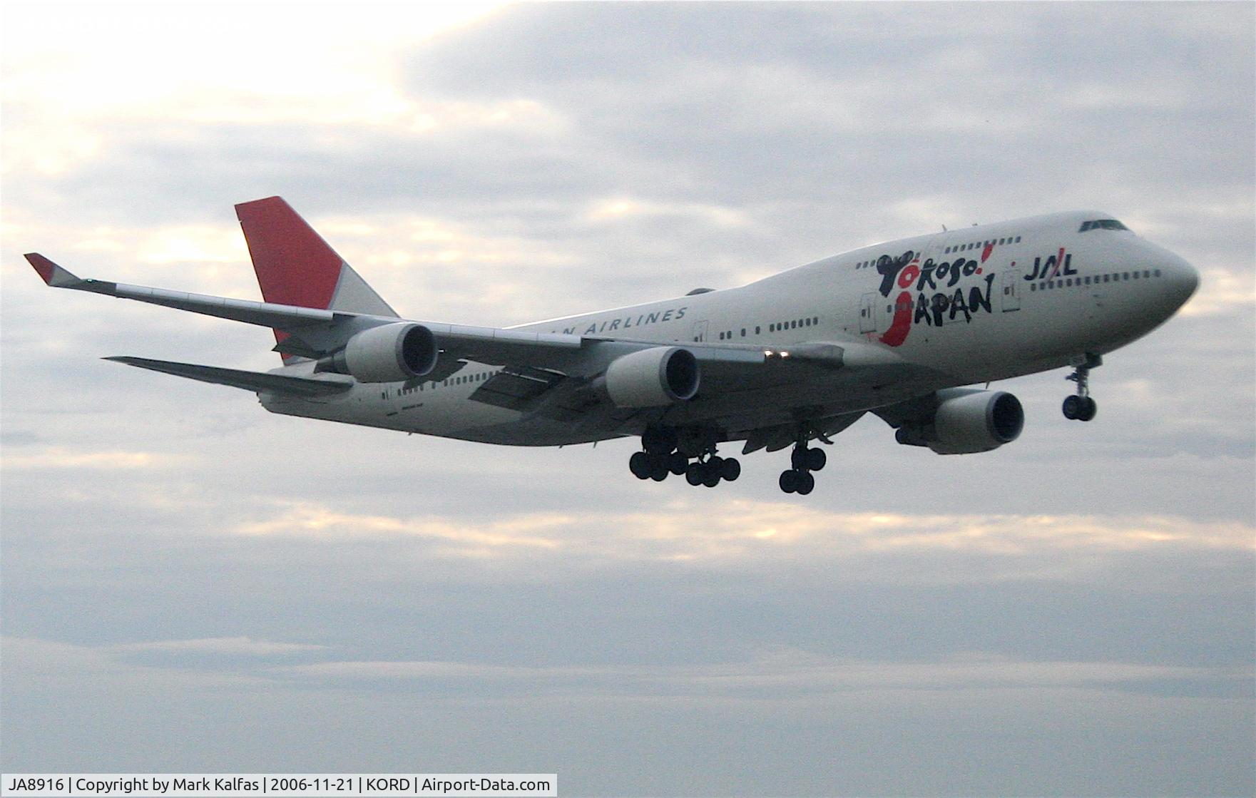 JA8916, 1998 Boeing 747-446 C/N 26362, JAL 744 Yokoso! Japan short final (old) RWY 27L KORD