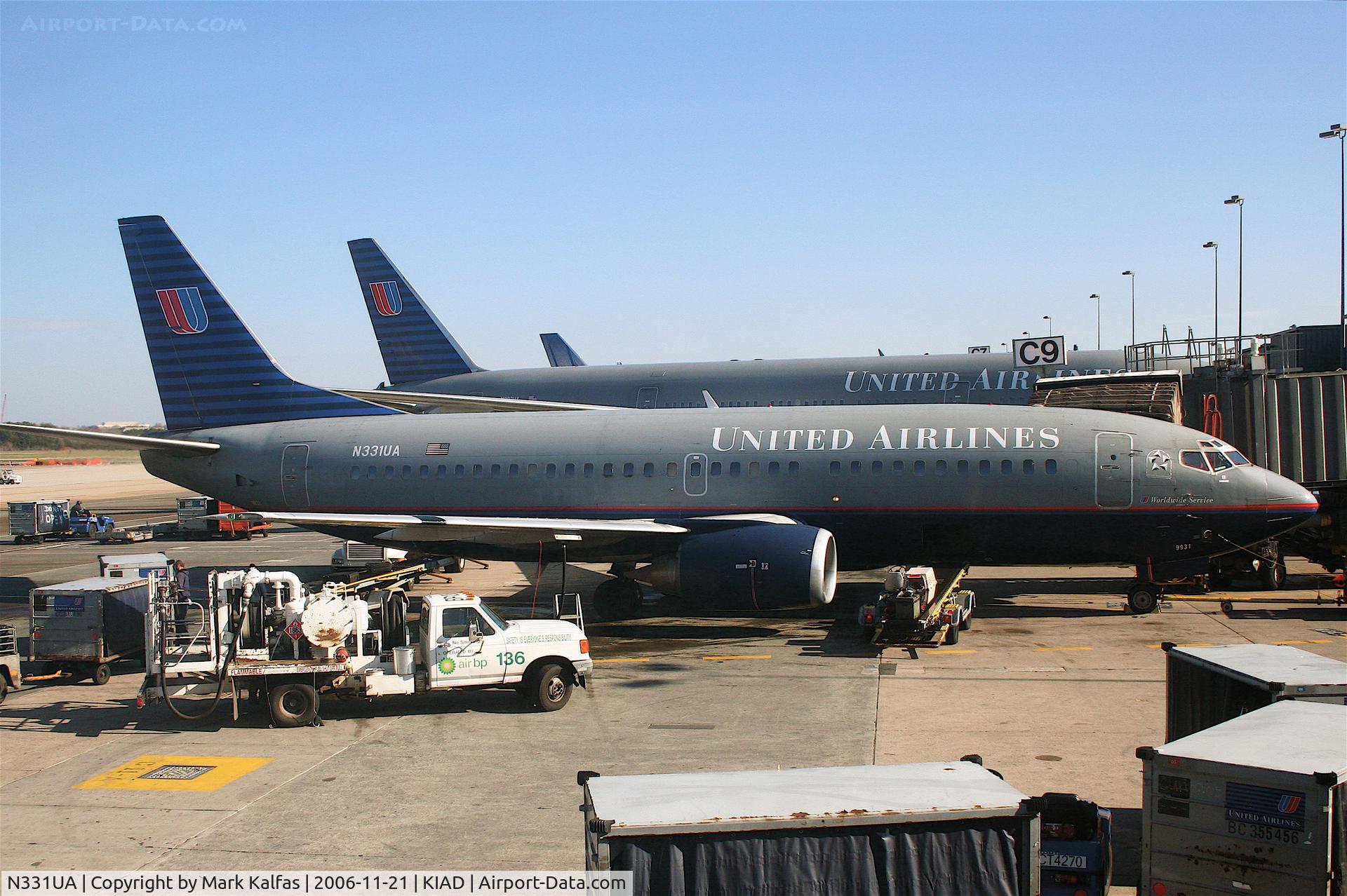 N331UA, 1988 Boeing 737-322 C/N 24192, Gate C9 KIAD