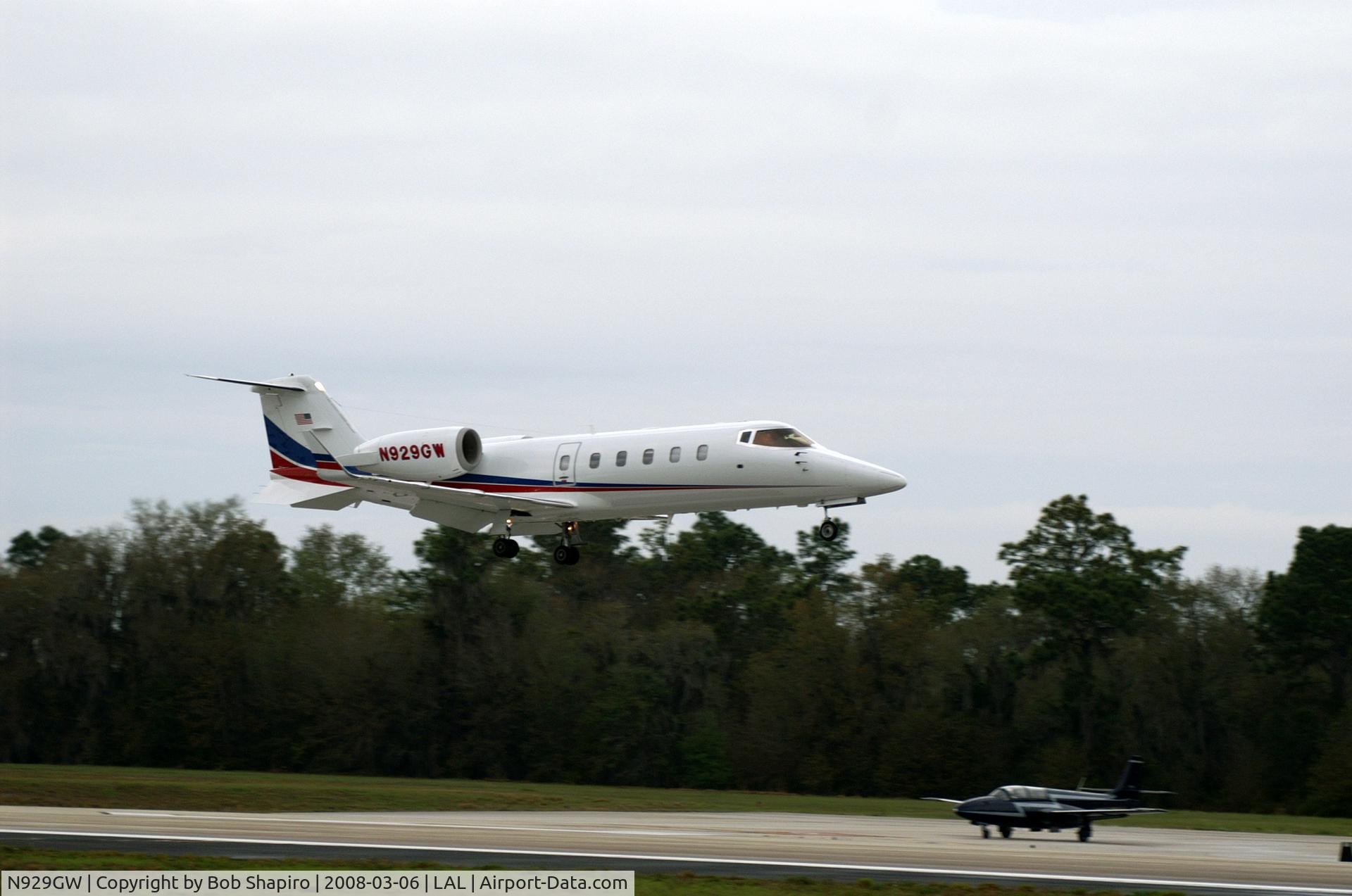 N929GW, 1999 Learjet 60 C/N 165, Landing at LAL