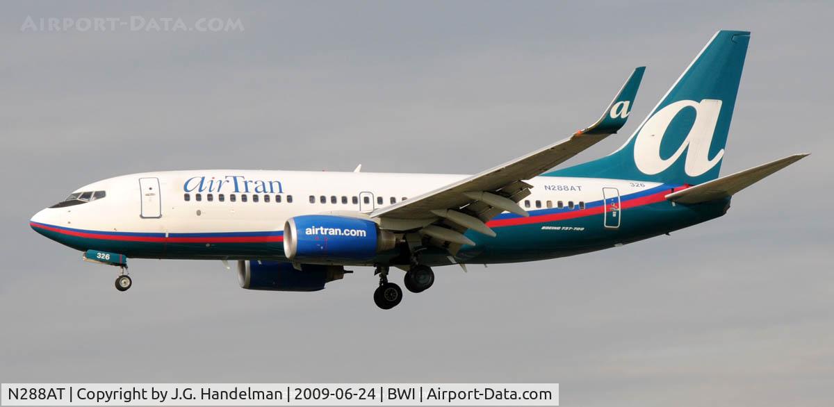 N288AT, 2006 Boeing 737-7BD C/N 33924, 288AT on fnal at BWI