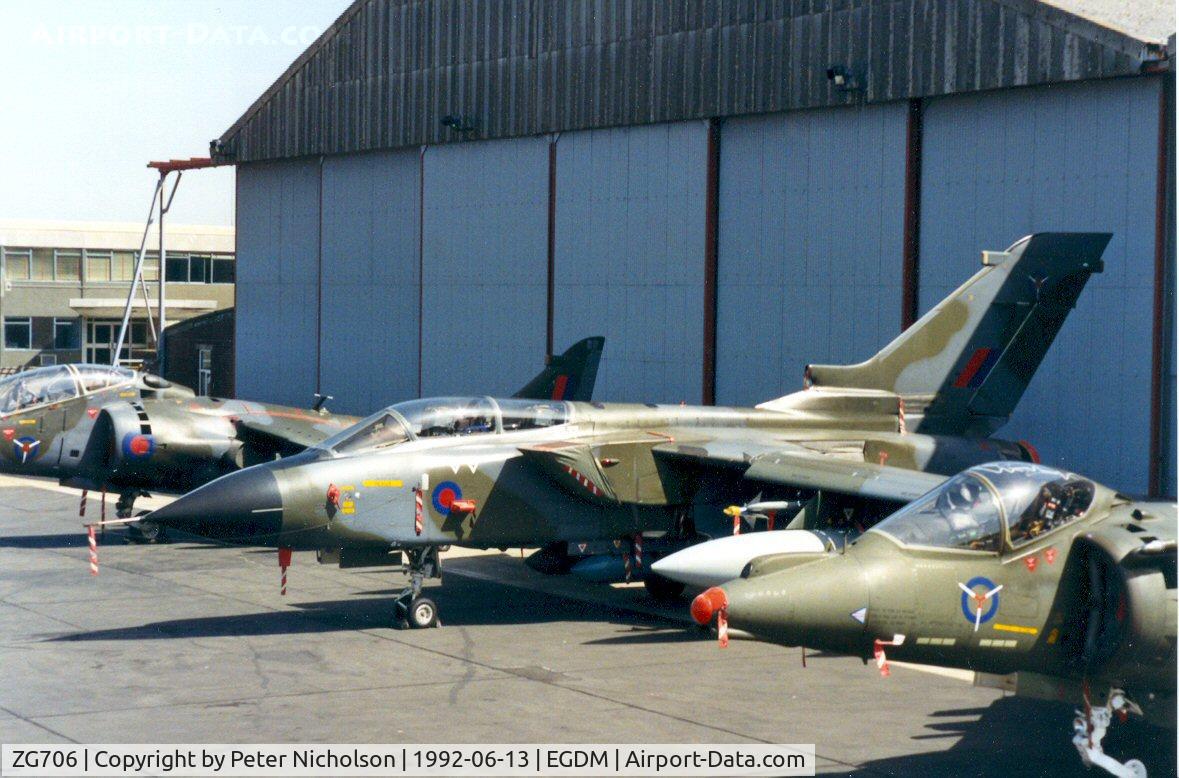 ZG706, 1989 Panavia Tornado GR.1A C/N BS173/813/3389, Tornado GR.1A of the Strike Attack Operational Evaluation Unit at the 1992 Air Tattoo Intnl at Boscombe Down.