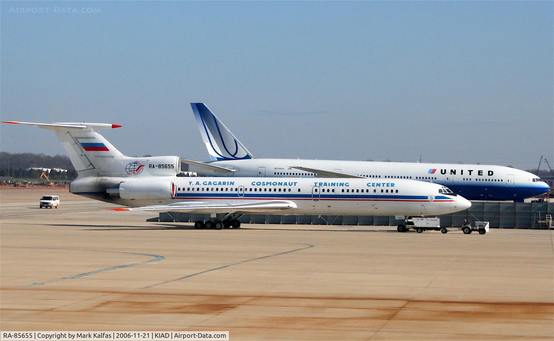 RA-85655, 1989 Tupolev Tu-154M/LK-1 C/N 89A798, A rare visitor, TU-154, Y.A. Cosmonaut Training KIAD TWR ramp F, parked next to a United Airlines Boeing 777-222, N219UA