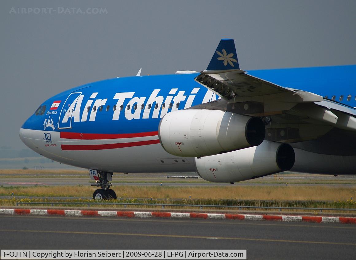 F-OJTN, 2001 Airbus A340-313 C/N 395, taxi to the active